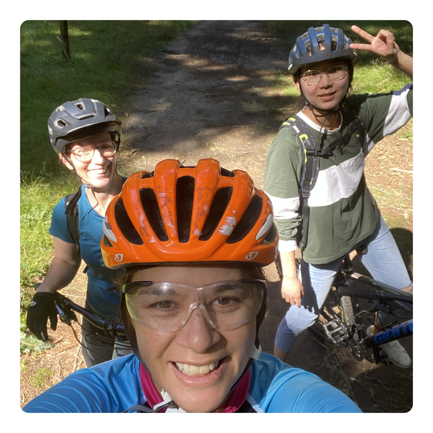 Selfie di ciclisti felici